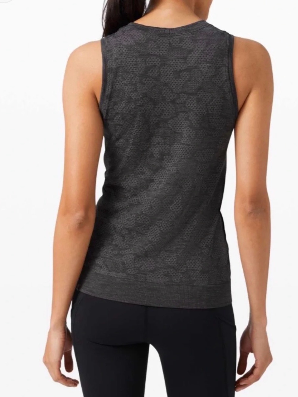 Lululemon Breeze by muscle tank size 8 - Picture 6 of 9